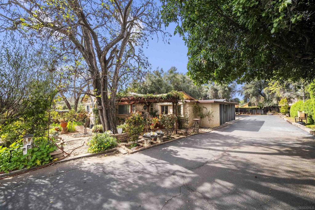 9627 1/2 Los Coches Rd