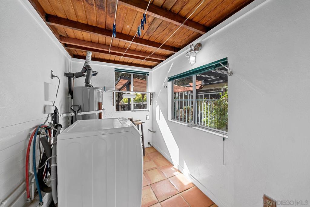 9627 1/2 Los Coches Rd