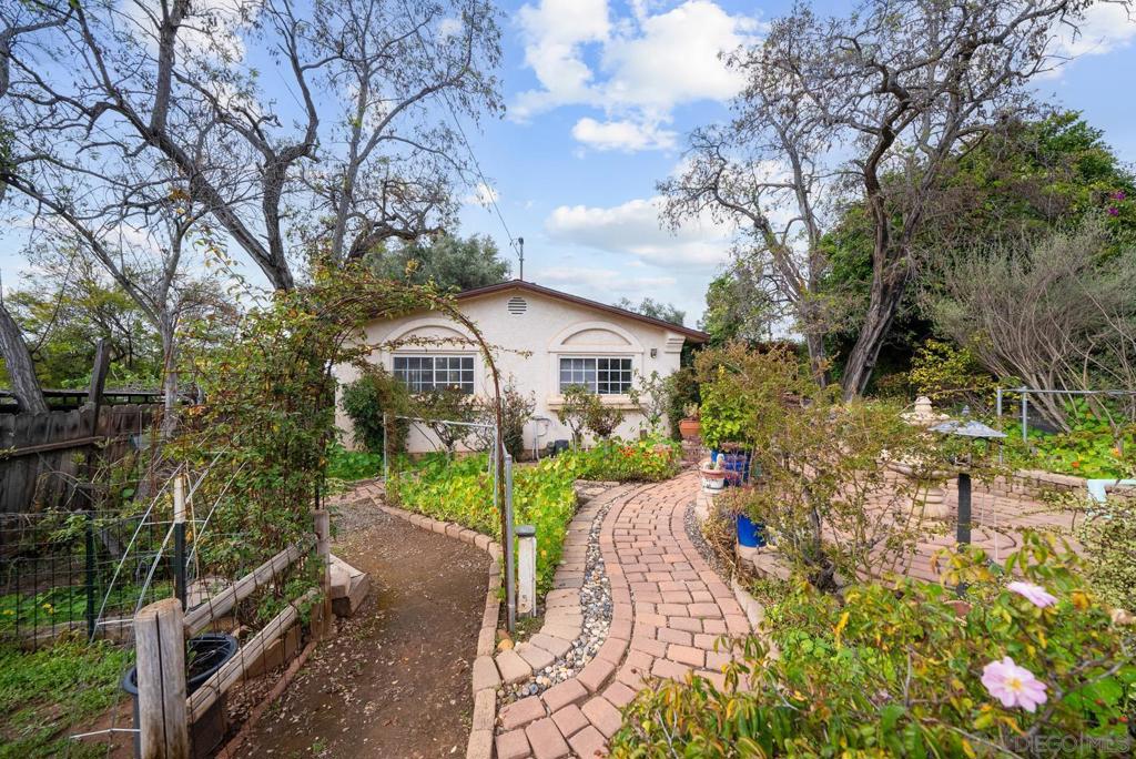 9627 1/2 Los Coches Rd