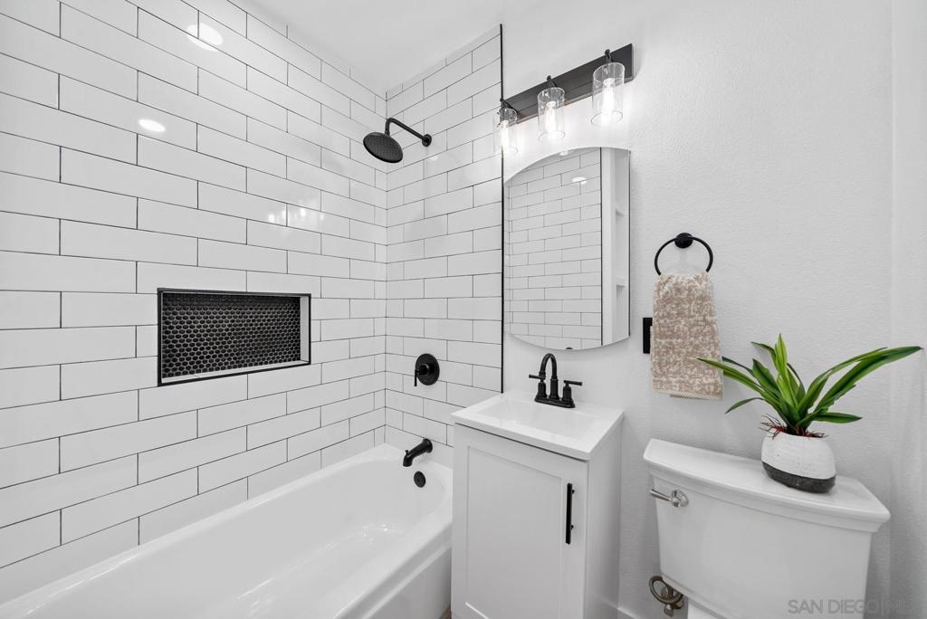 9627 1/2 Los Coches Rd