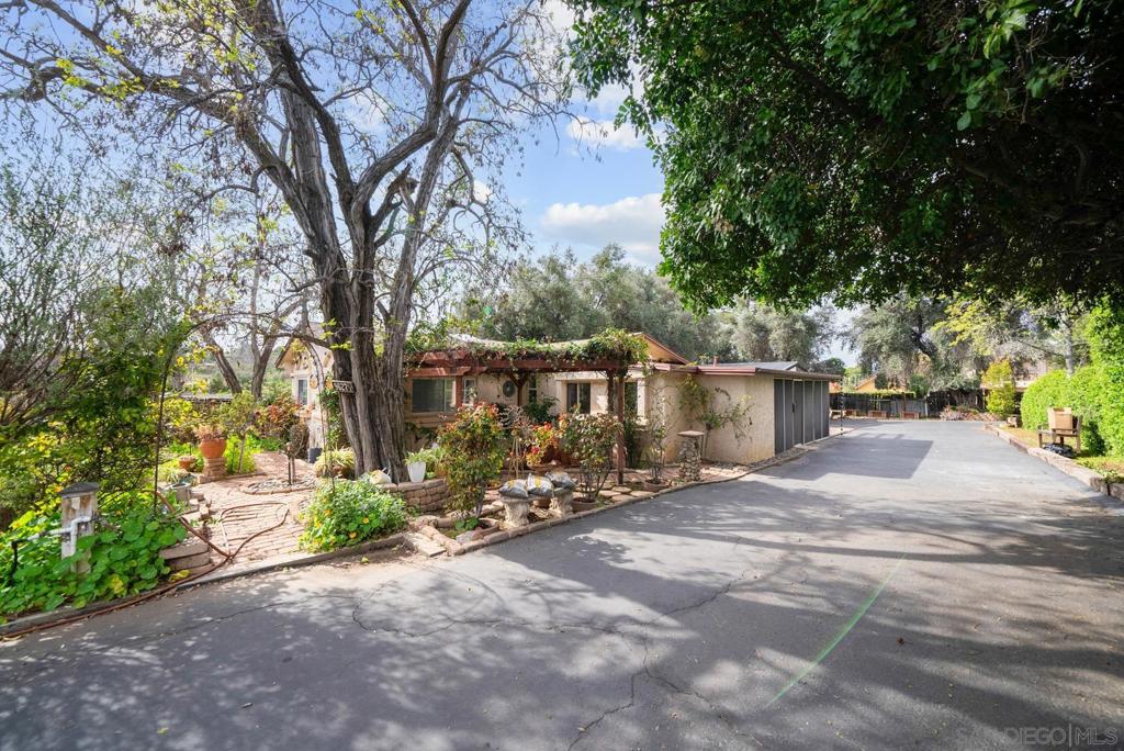 9627 1/2 Los Coches Rd