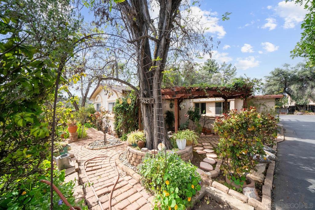 9627 1/2 Los Coches Rd