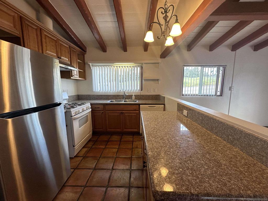 2803 Sweetwater Rd