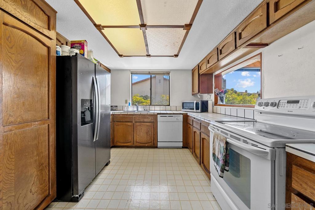 3878 La Jolla Village Dr