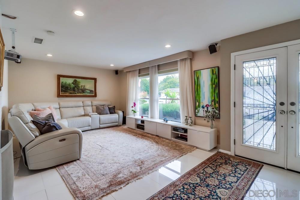 6427 Salizar Ct