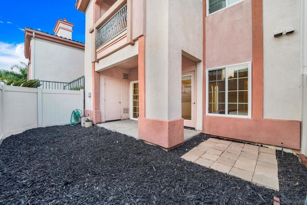 2707 Lake Pointe Dr 106