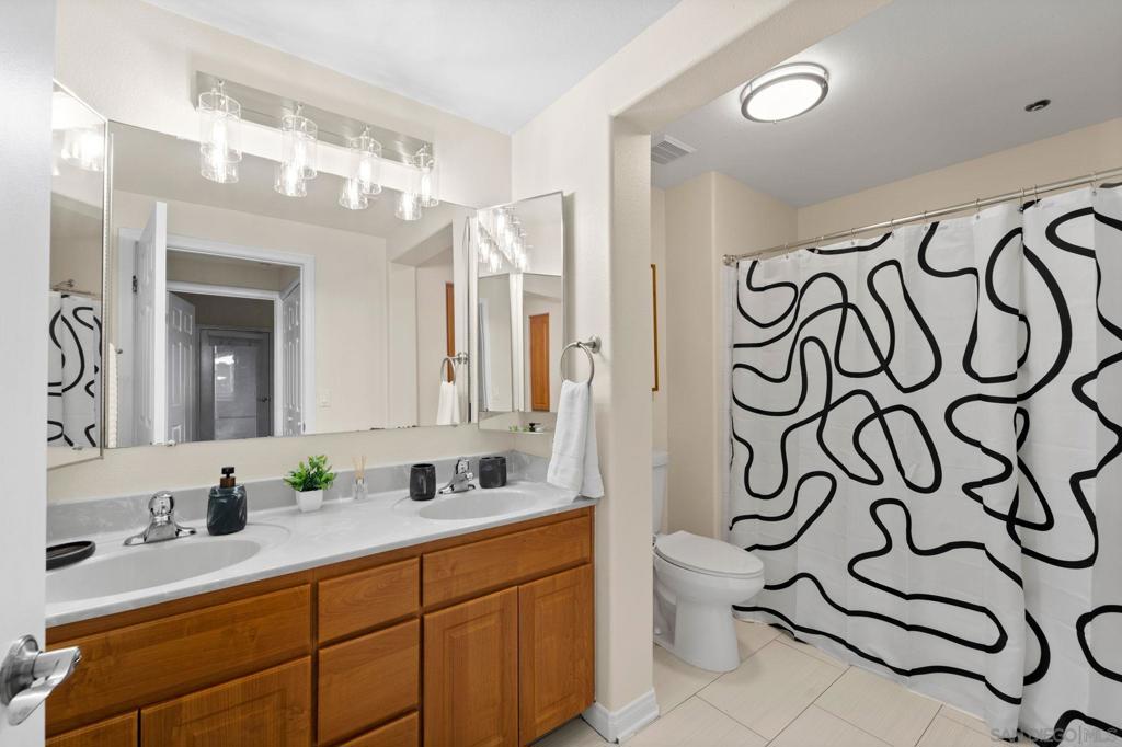 2707 Lake Pointe Dr 106