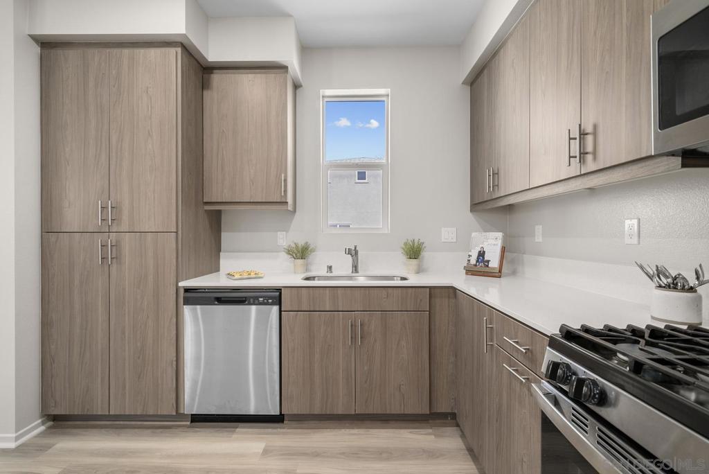 5264 Beachfront Cove St 218