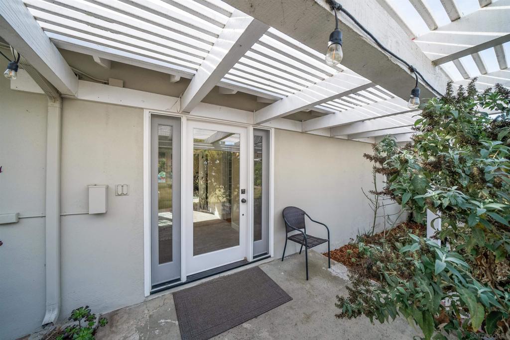 9248 Shirley Dr