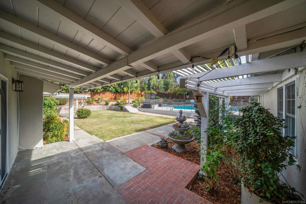9248 Shirley Dr