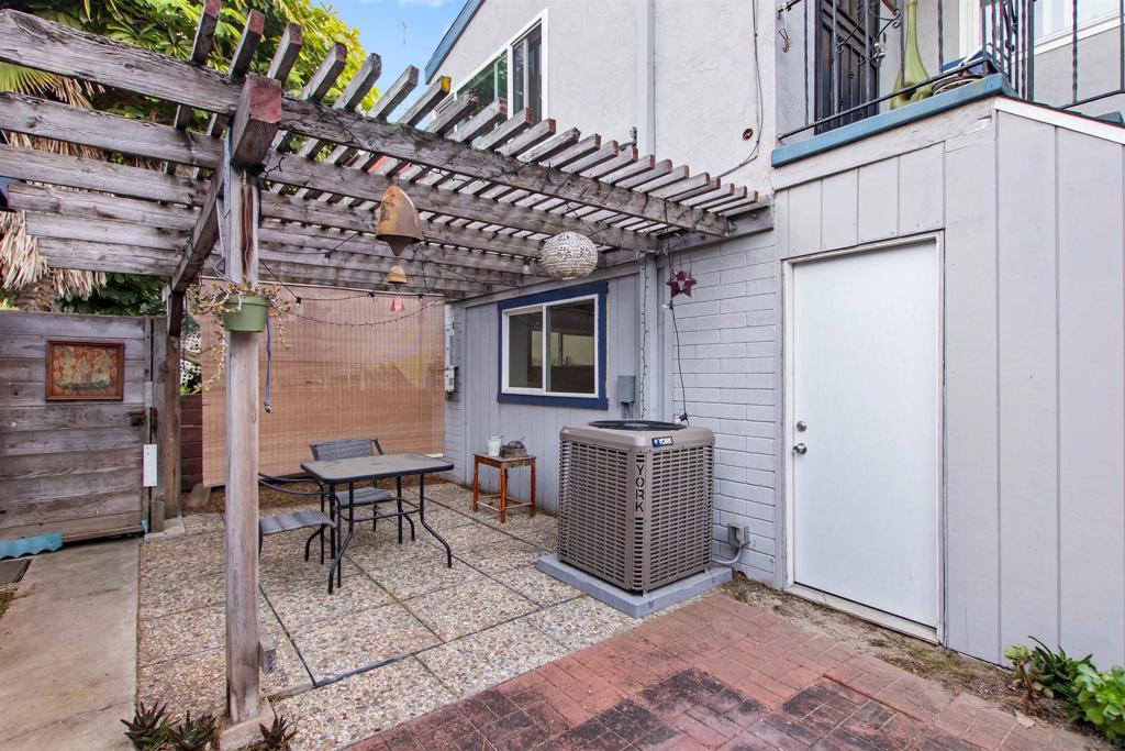 4329 31 Banning Street