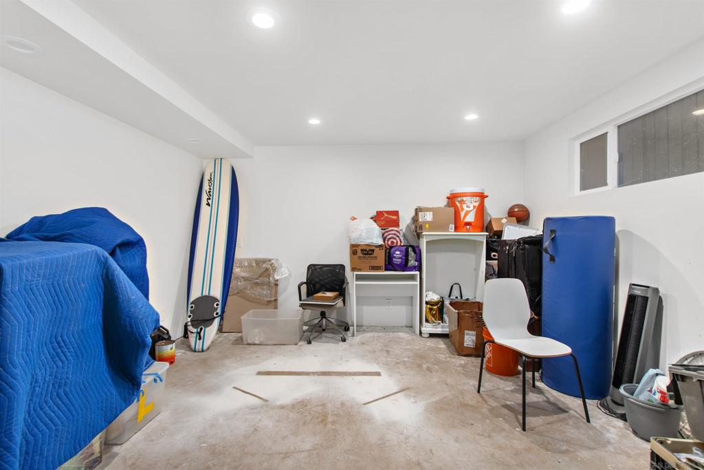 4329 31 Banning Street