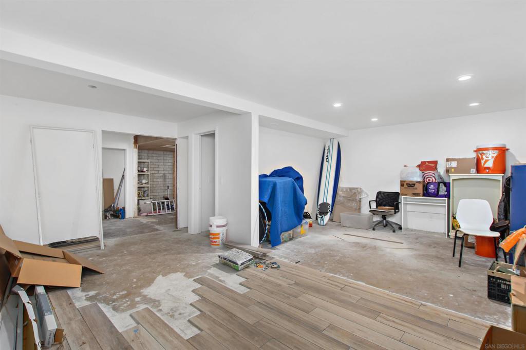 4329 31 Banning Street