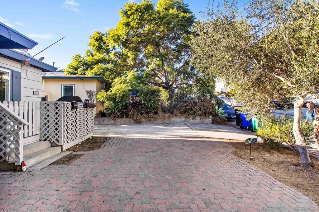 4329 31 Banning Street