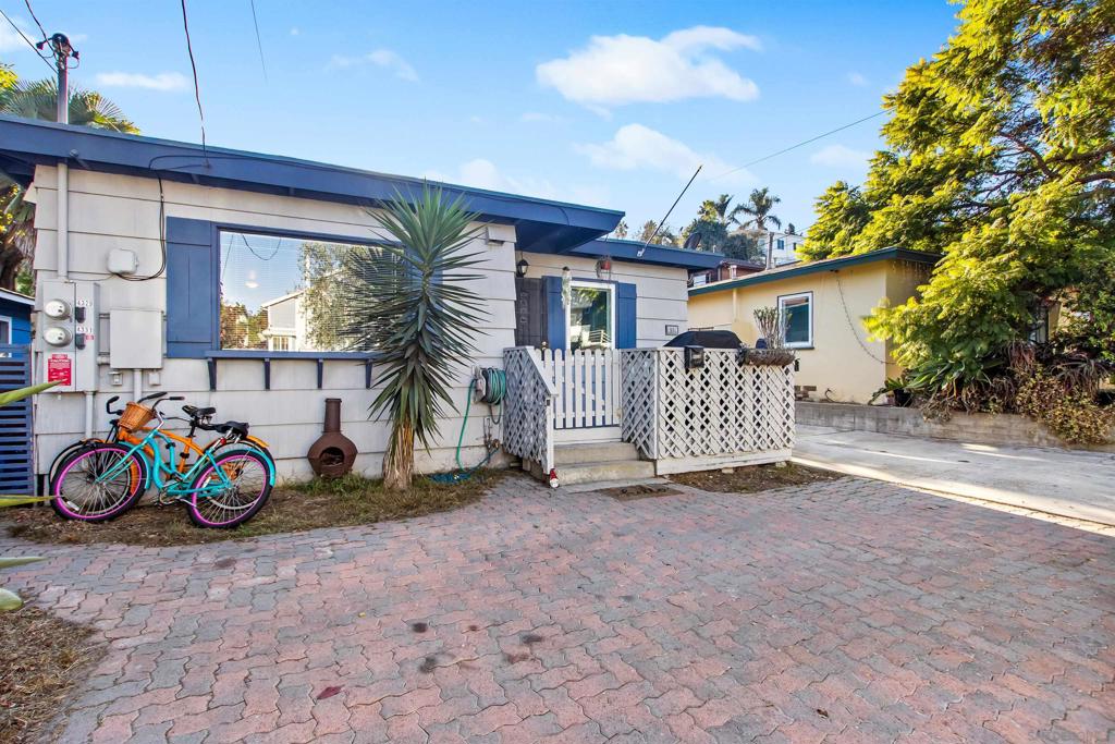 4329 31 Banning Street