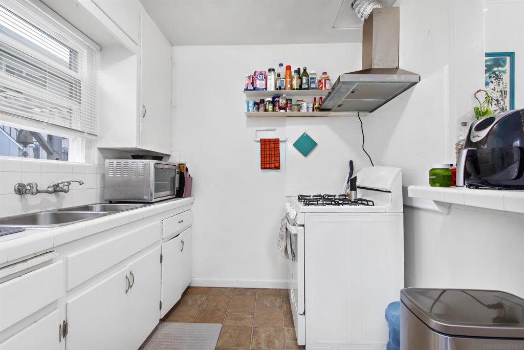 4329 31 Banning Street