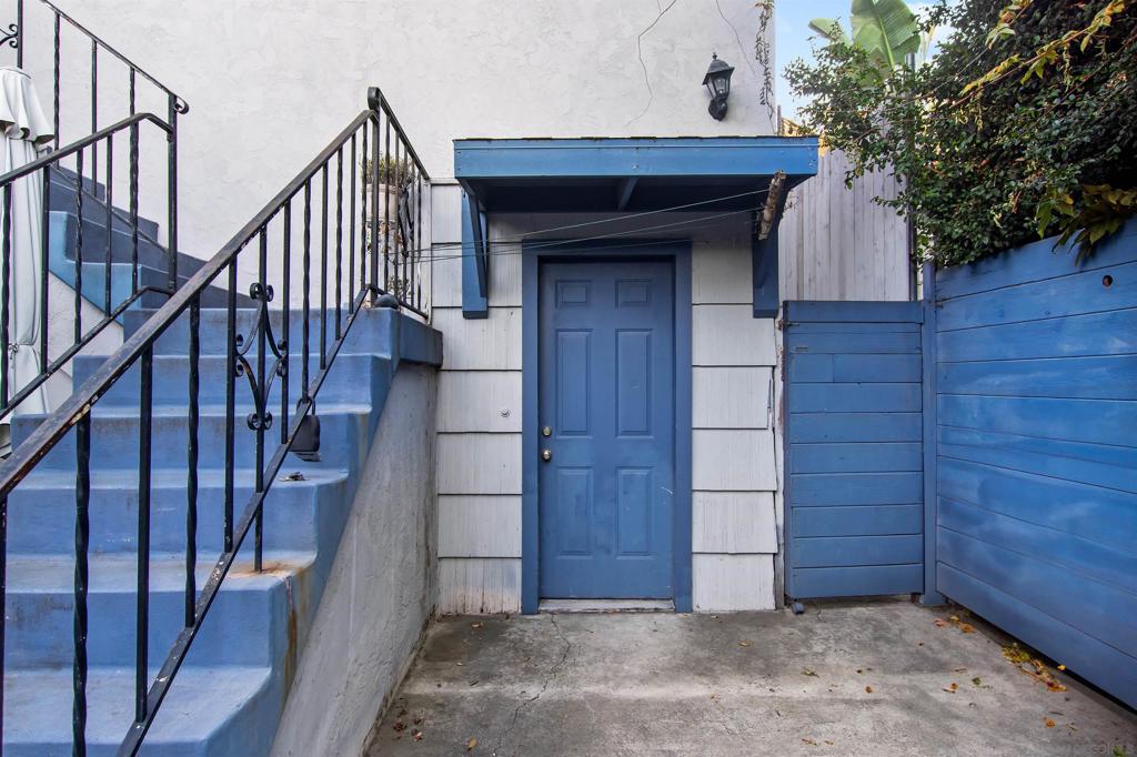 4329 31 Banning Street