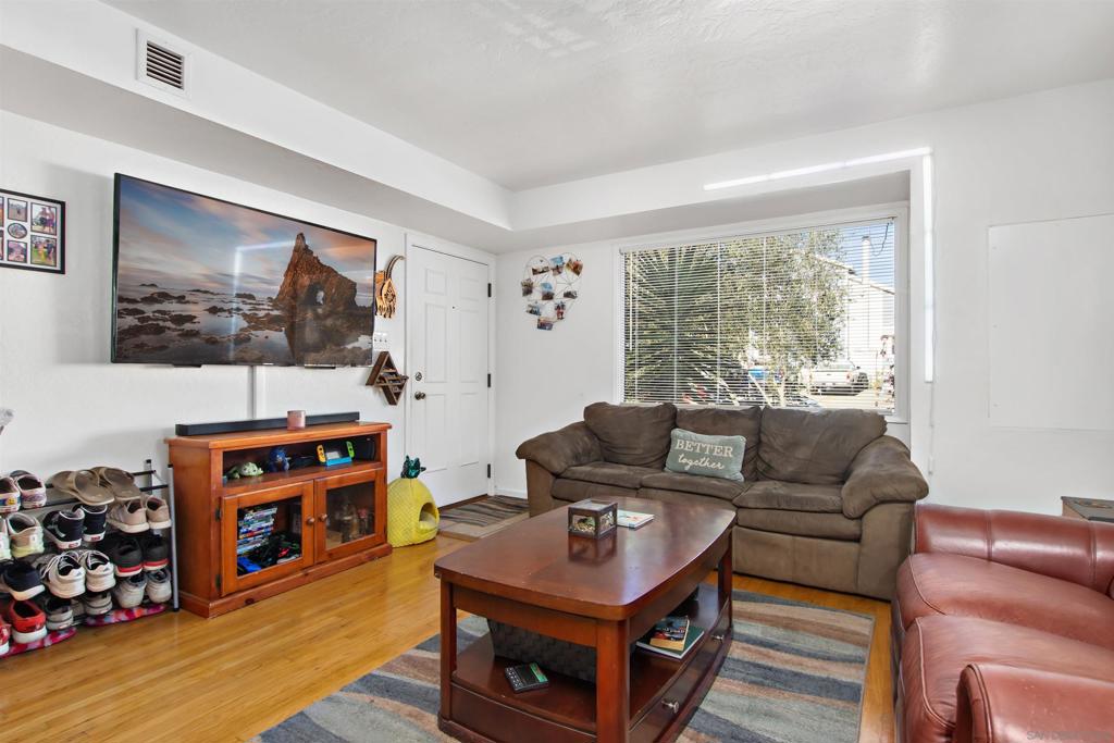 4329 31 Banning Street