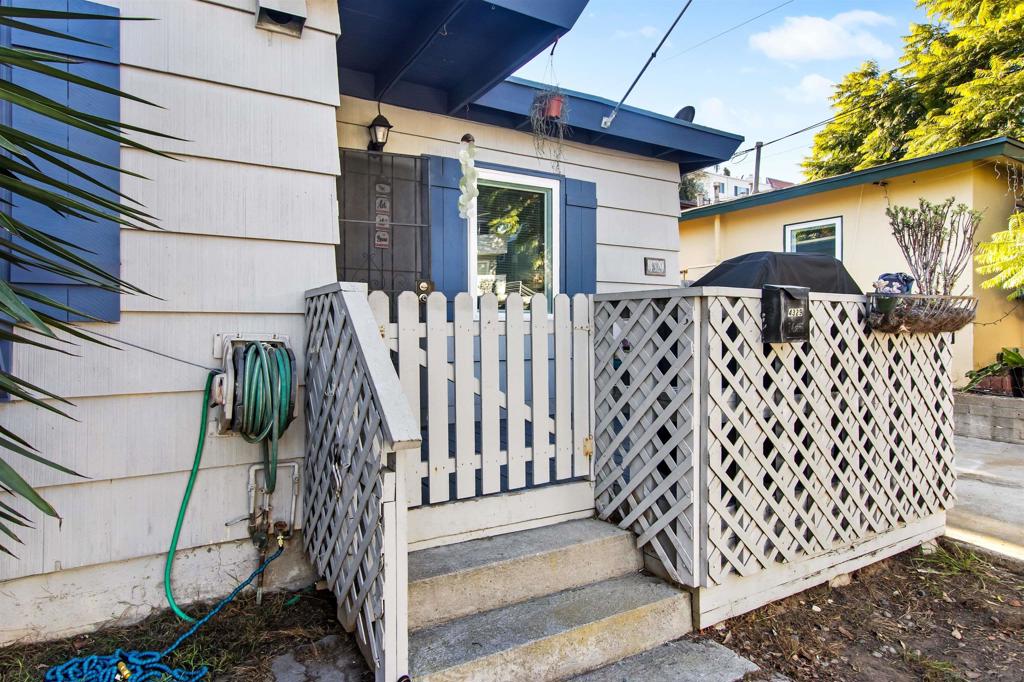 4329 31 Banning Street