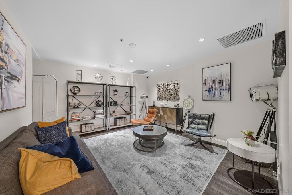 1150 J St 522
