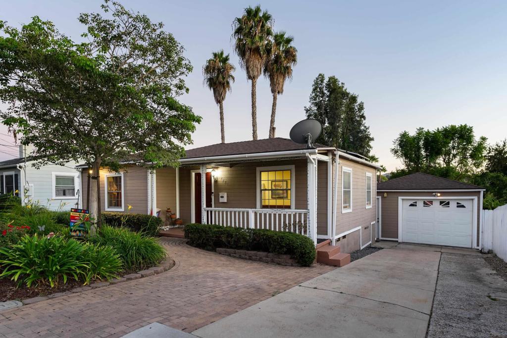 7281 Stanford Ave