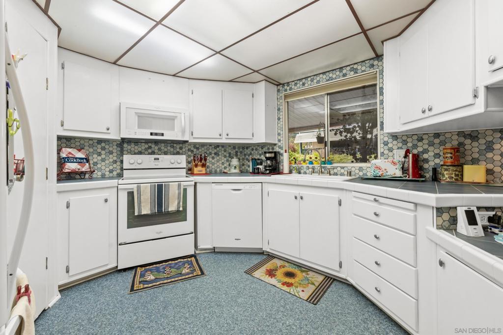 8975 Lawrence Welk Dr SPC 417