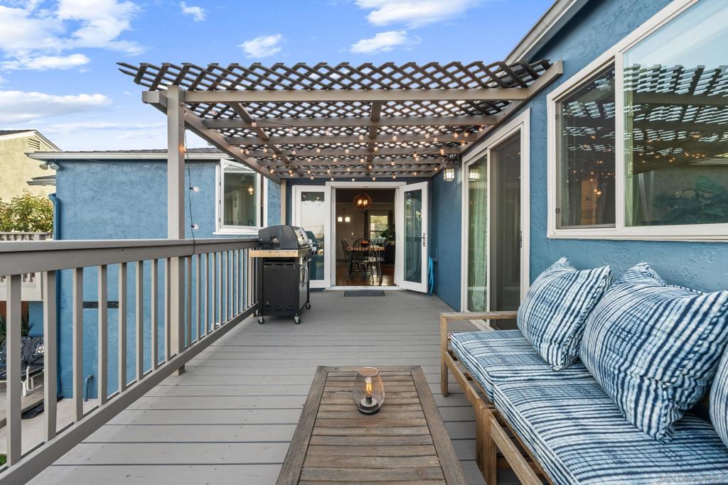 4233 E E Overlook Dr