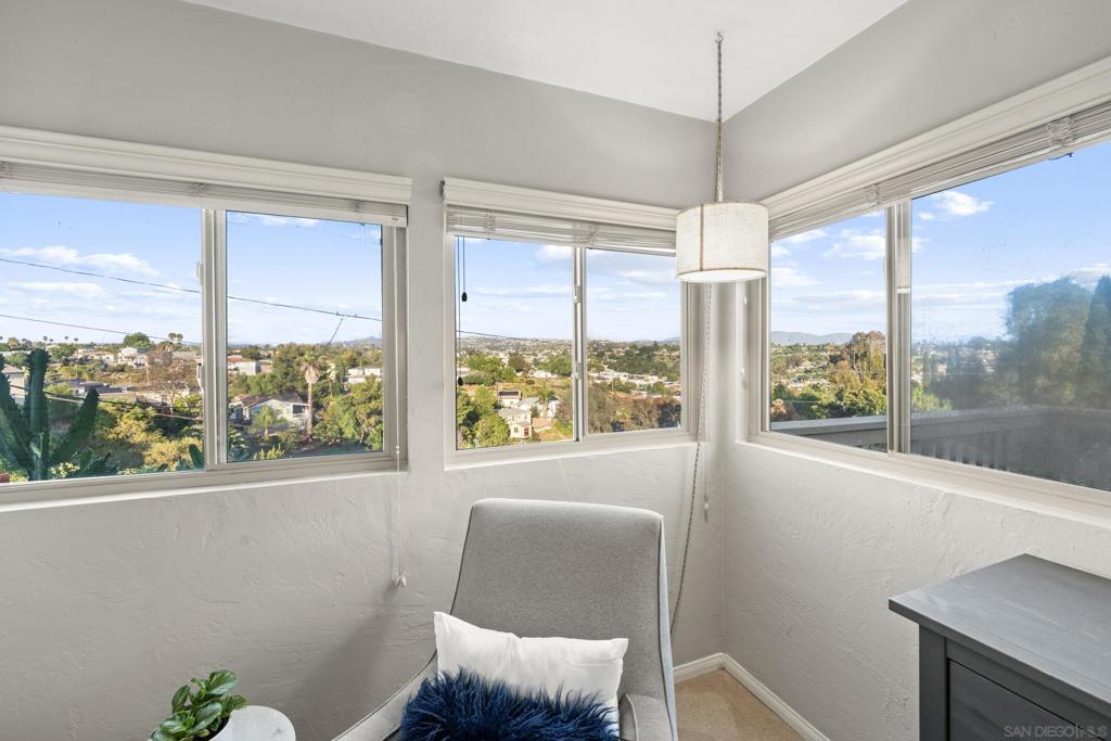 4233 E E Overlook Dr