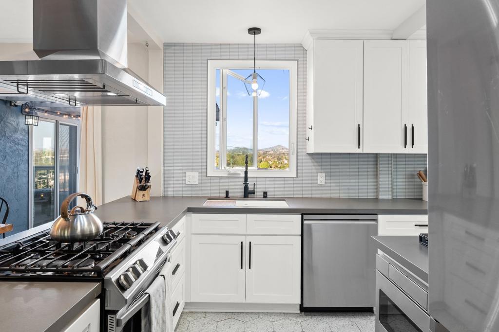 4233 E E Overlook Dr