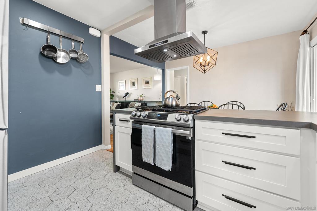 4233 E E Overlook Dr