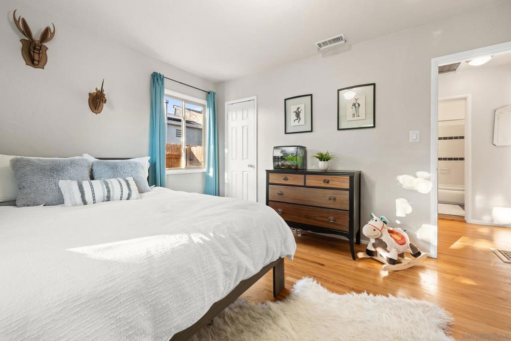 4233 E E Overlook Dr