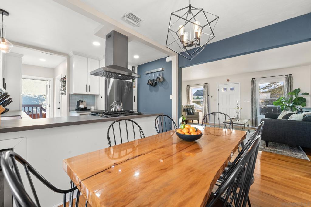 4233 E E Overlook Dr