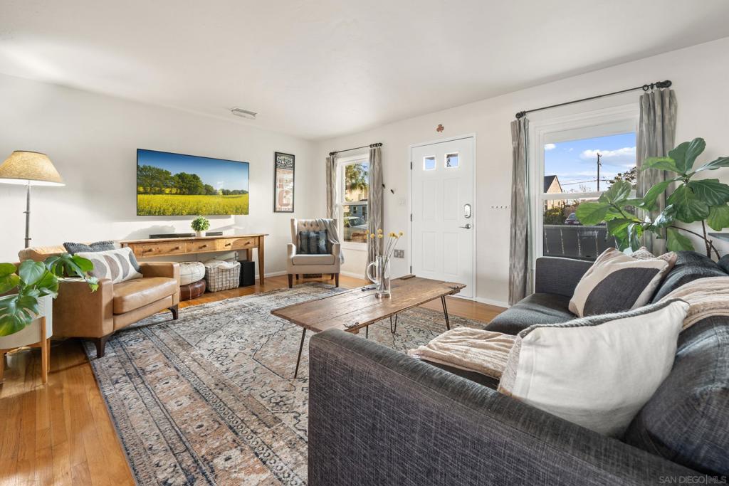 4233 E E Overlook Dr