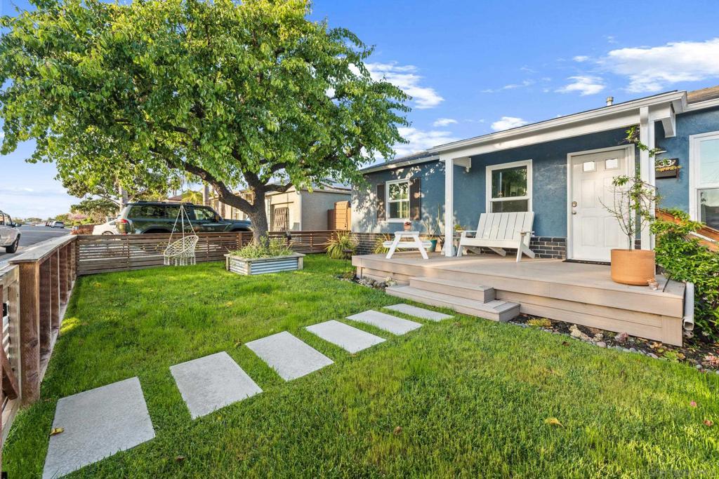 4233 E E Overlook Dr