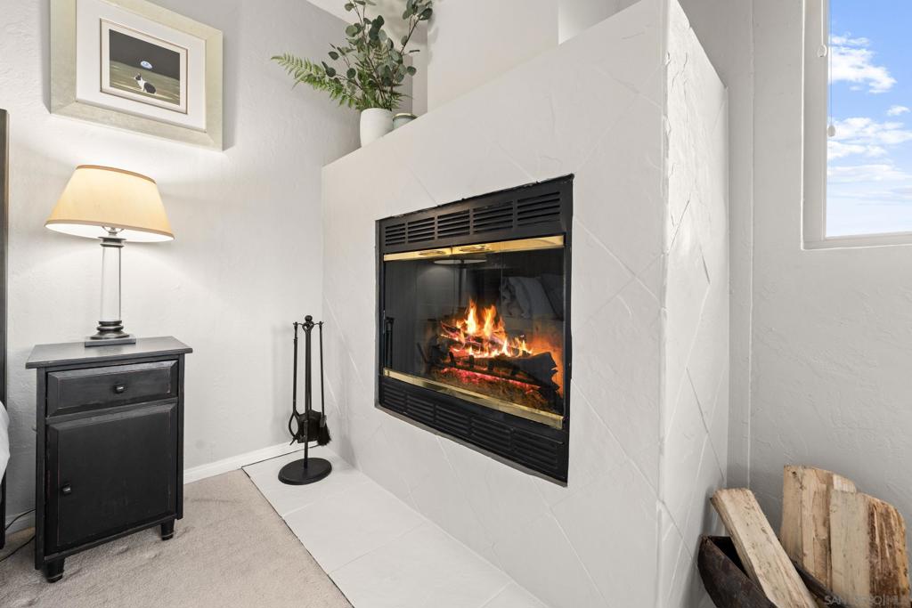 4233 E E Overlook Dr