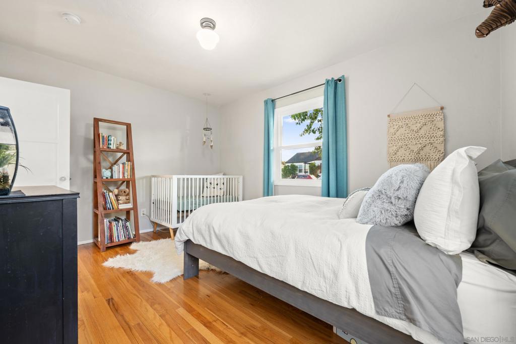 4233 E E Overlook Dr