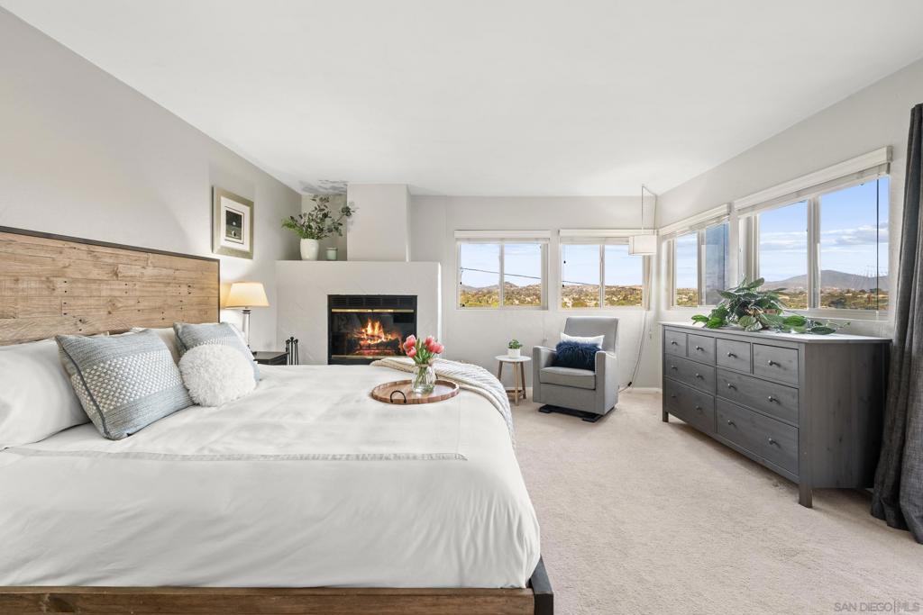 4233 E E Overlook Dr