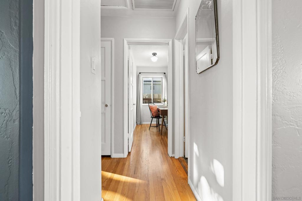 4233 E E Overlook Dr