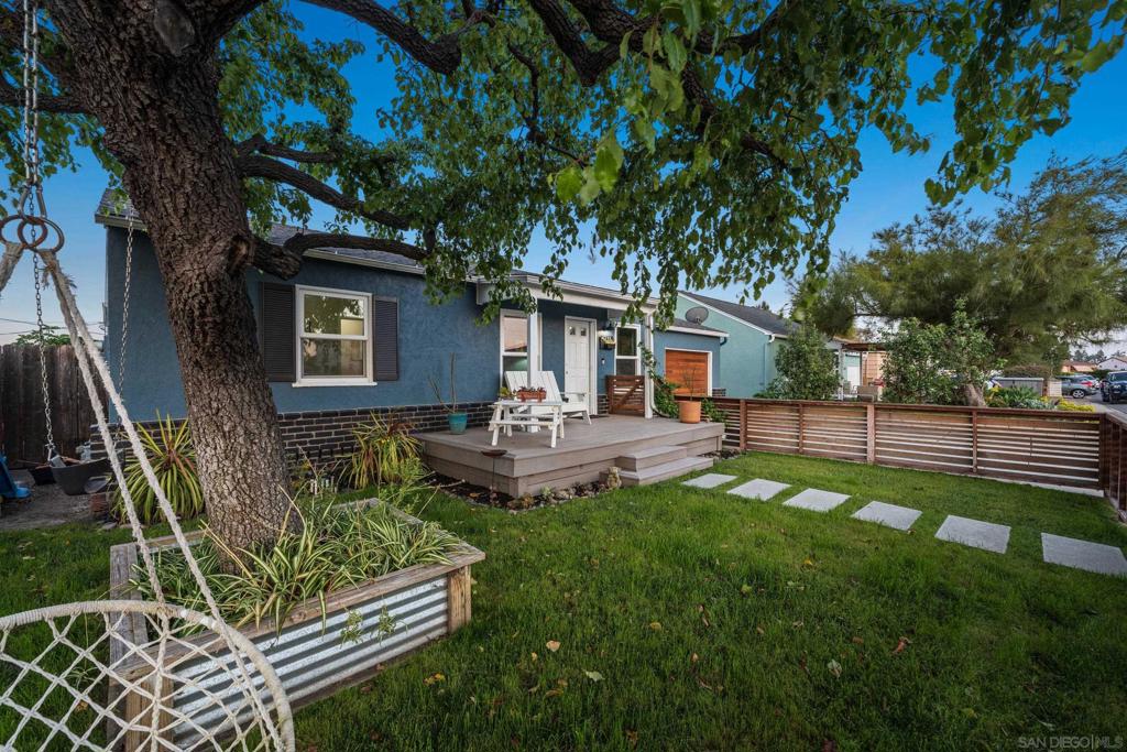 4233 E E Overlook Dr