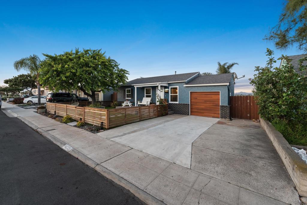 4233 E E Overlook Dr