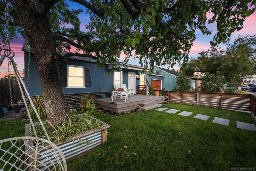 4233 E E Overlook Dr