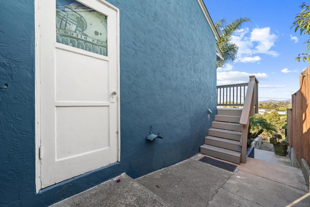 4233 E E Overlook Dr