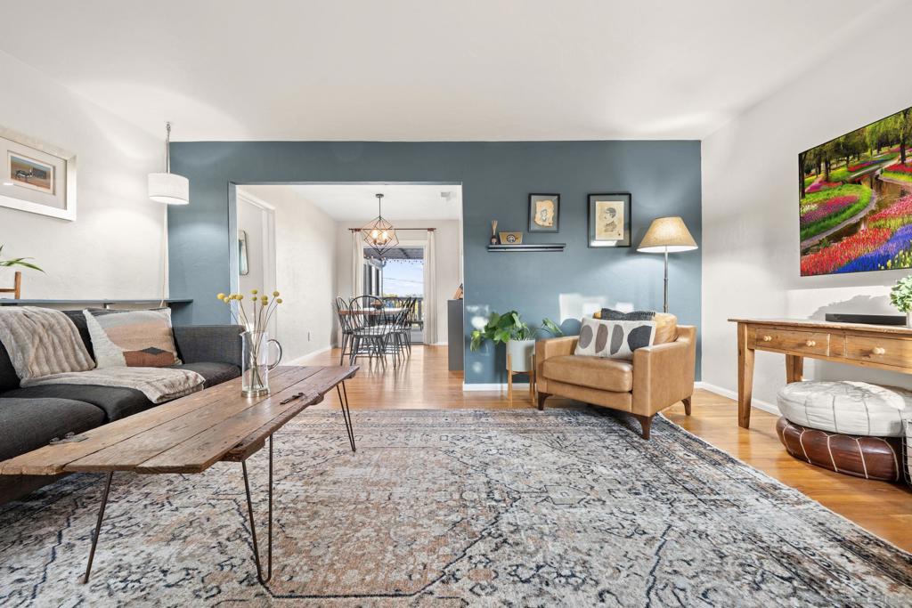 4233 E E Overlook Dr