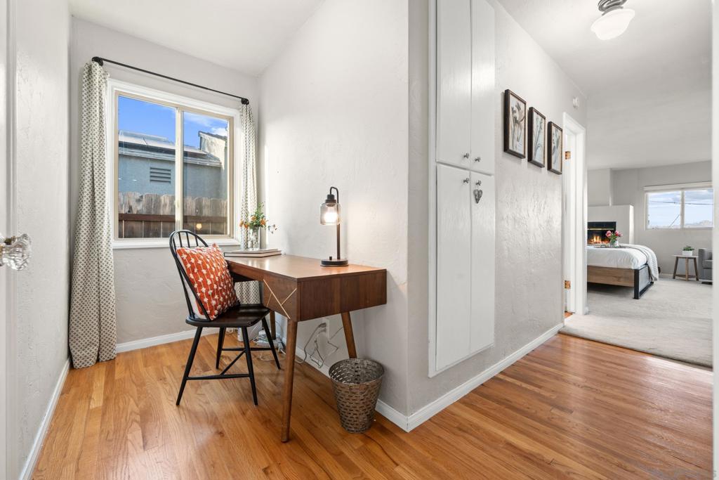 4233 E E Overlook Dr