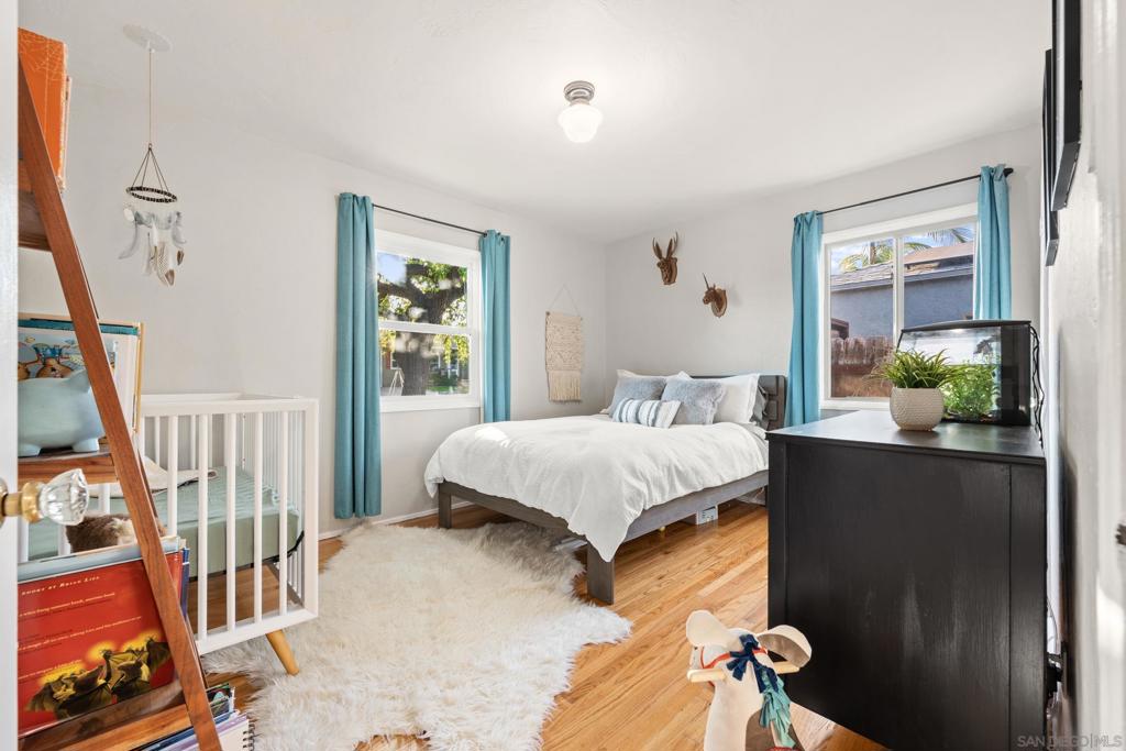 4233 E E Overlook Dr