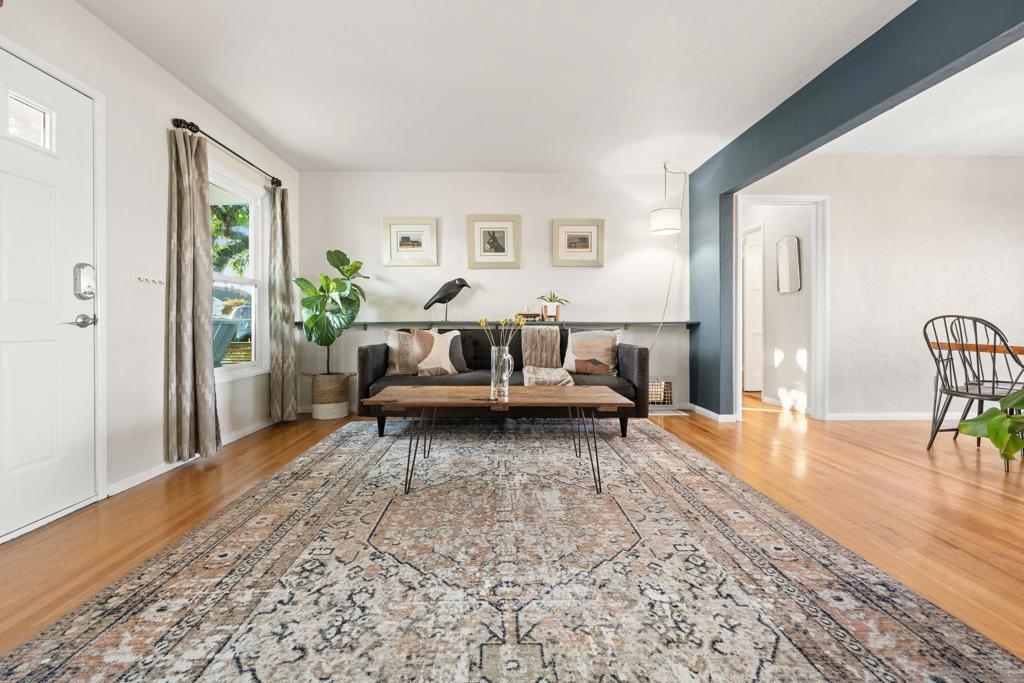 4233 E E Overlook Dr