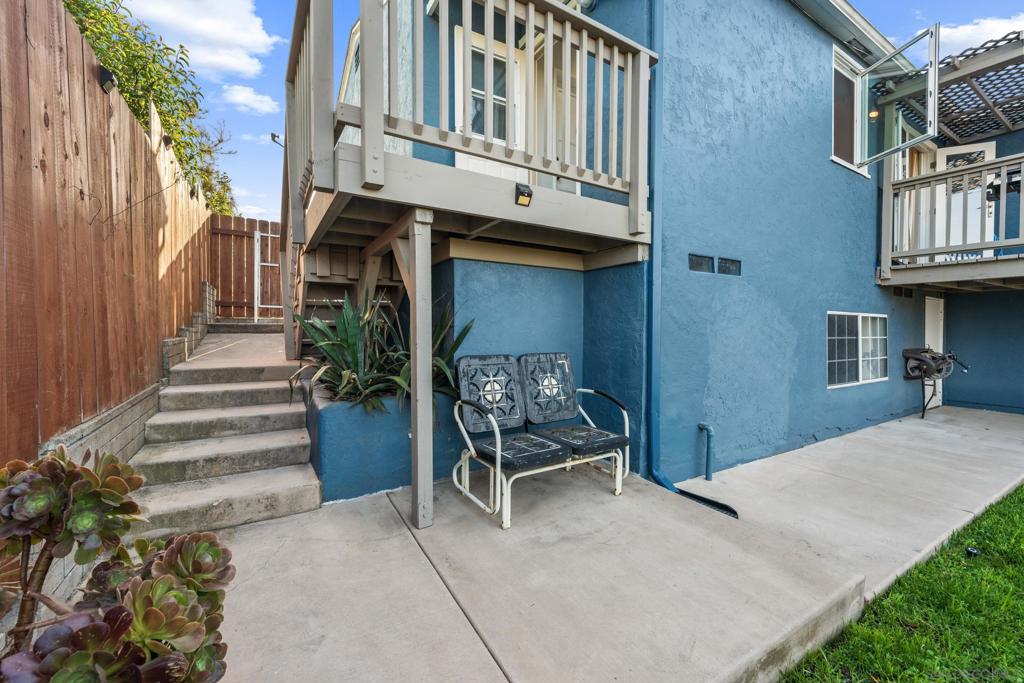 4233 E E Overlook Dr