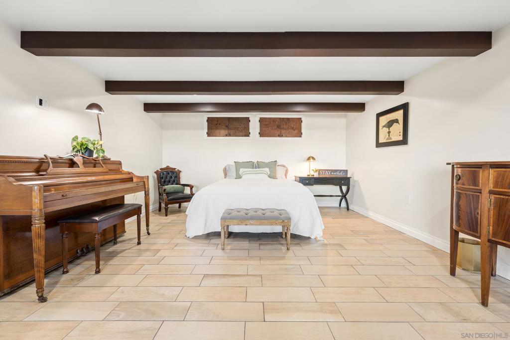 4233 E E Overlook Dr