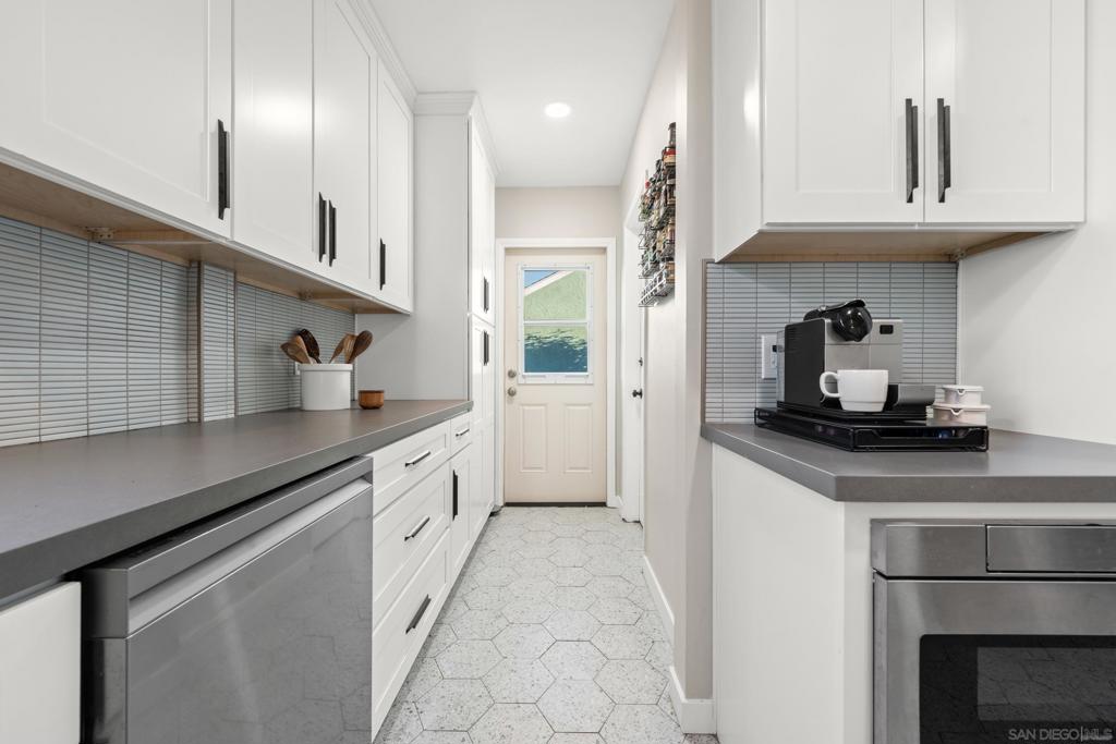 4233 E E Overlook Dr