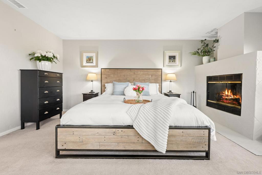 4233 E E Overlook Dr